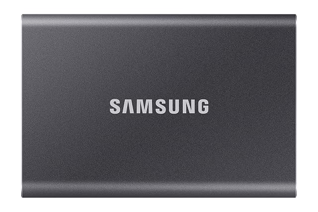 Samsung Portable SSD T7 1 TB in a grey aluminium case with two USB leads